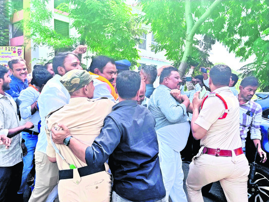 ఆర్వోబీల పనులు పూర్తిచేయాలి1
