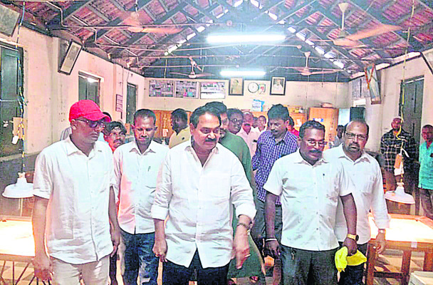 హెడ్ ఫోస్టాపీసు ఎదుట ధర్నా 1