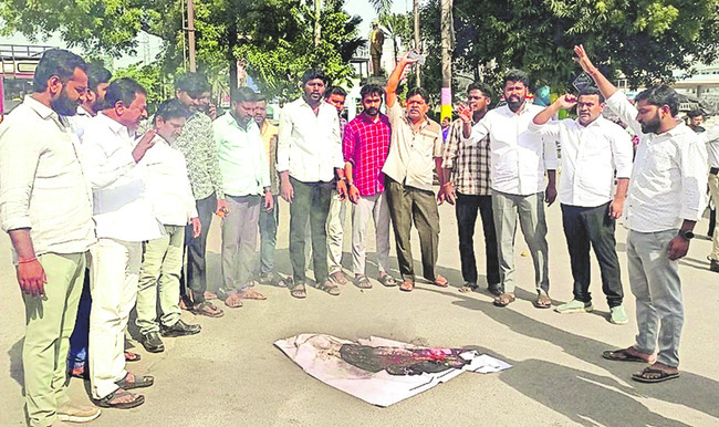 రిజర్వేషన్లు అడ్డుకోవడం అన్యాయం1