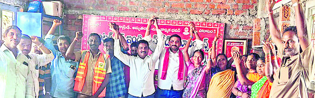 బాలికల్లో  ఆత్మవిశ్వాసం నింపాలి
1