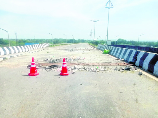 నత్తనడకన హైవే బ్రిడ్జి మరమ్మతులు1