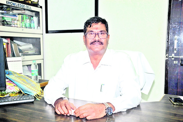 అంతా అపరిశుభ్ర వాతావరణమే 
1