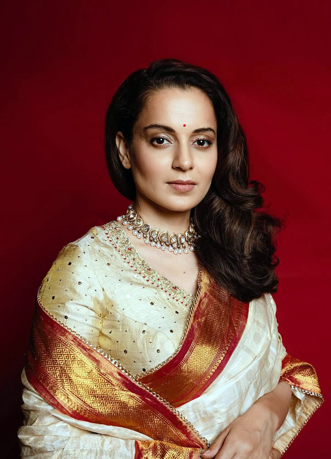 Actress Kangana Ranaut Latest Pictures In Saree Photos11