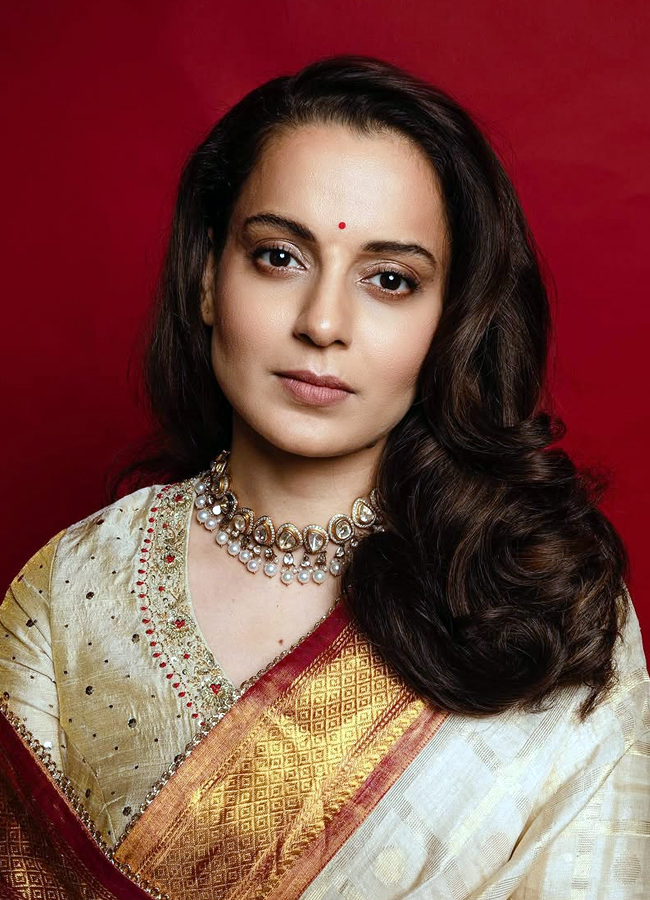 Actress Kangana Ranaut Latest Pictures In Saree Photos12