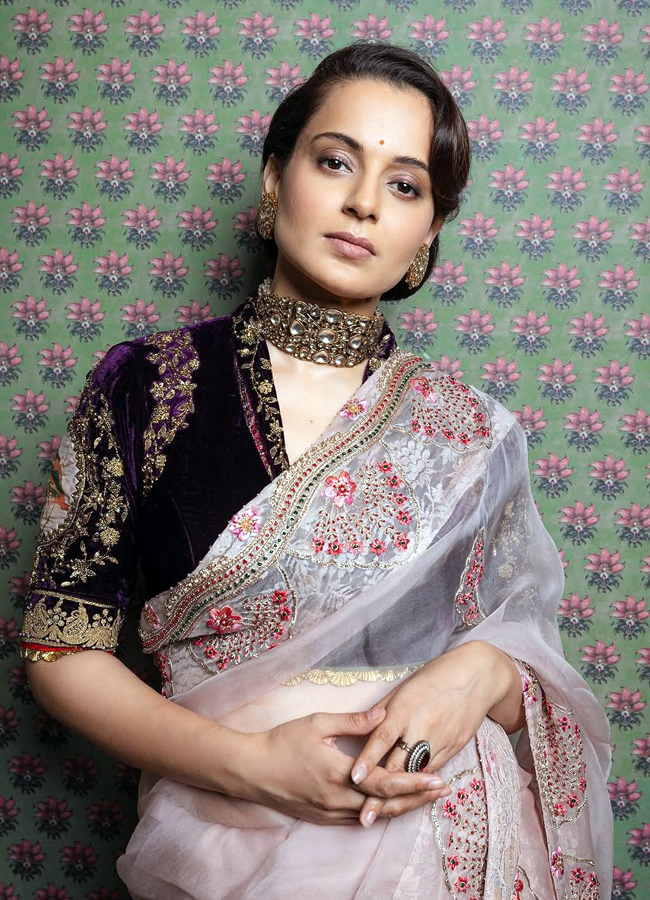 Actress Kangana Ranaut Latest Pictures In Saree Photos9