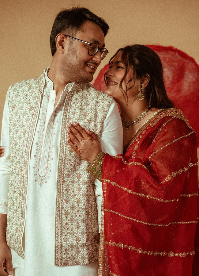 Karwa Chauth 2025 Bollywood Celebration Photos16