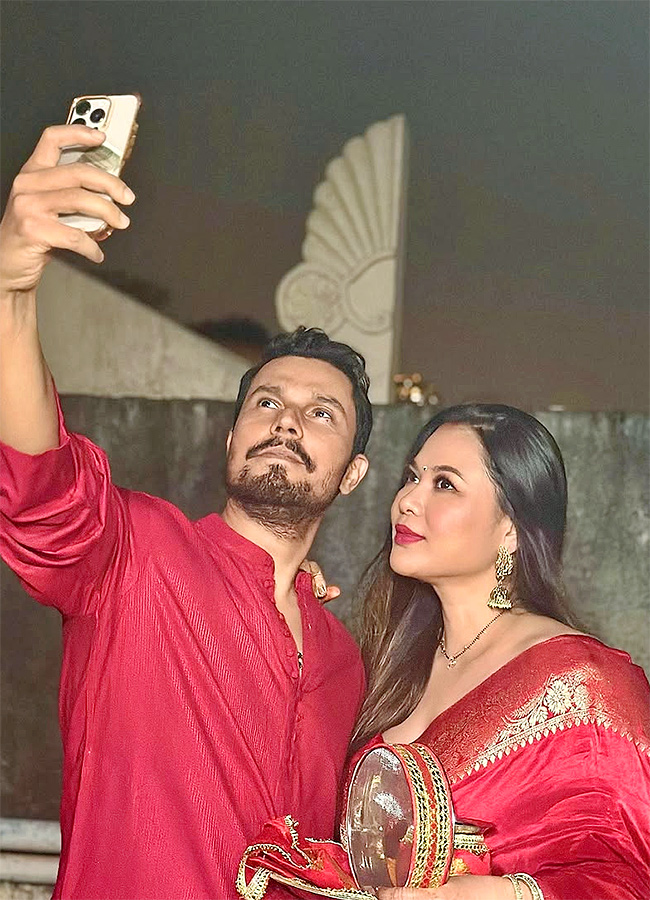 Karwa Chauth 2025 Bollywood Celebration Photos10
