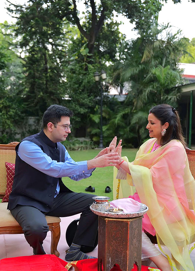 Karwa Chauth 2025 Bollywood Celebration Photos14