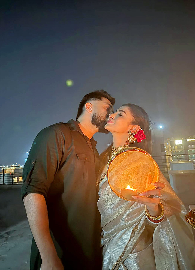 Karwa Chauth 2025 Bollywood Celebration Photos15