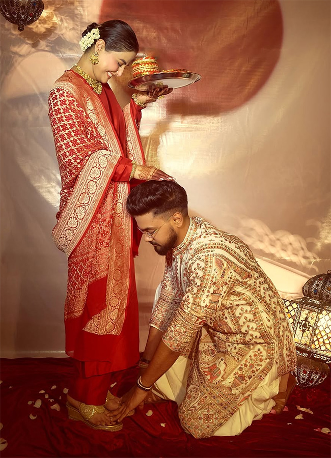 Karwa Chauth 2025 Bollywood Celebration Photos4