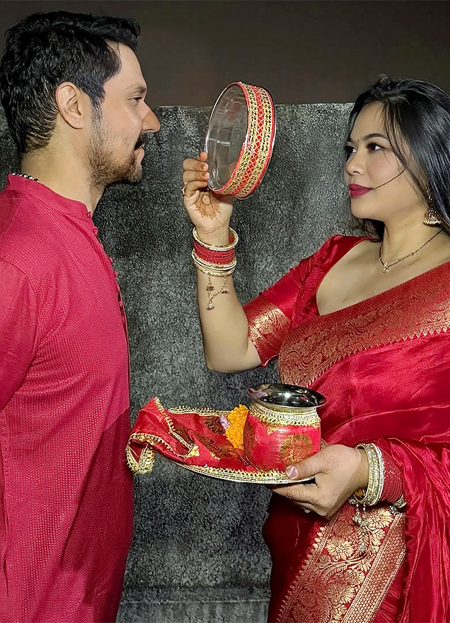 Karwa Chauth 2025 Bollywood Celebration Photos9