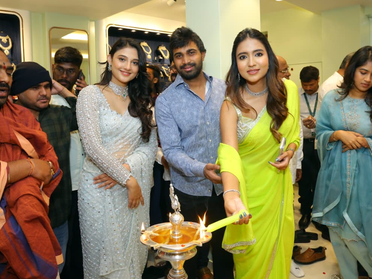 Mirai lead actress Ritika Nayak, Priyanka in Chandanagar, Hyderabad3