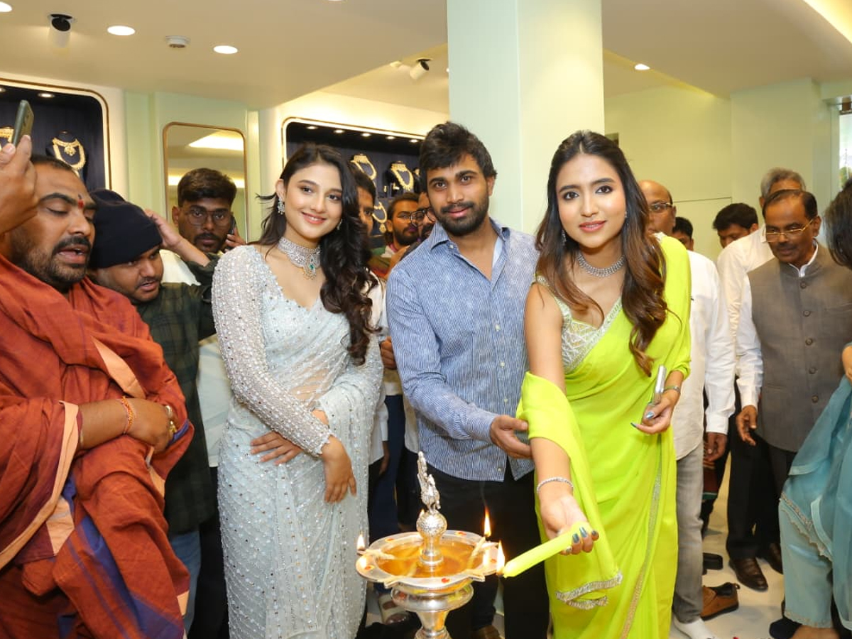 Mirai lead actress Ritika Nayak, Priyanka in Chandanagar, Hyderabad6