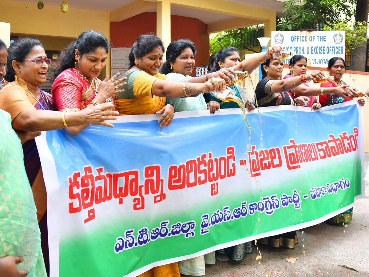 Women Slams Pawan Kalyan and Chandrabab Spurious Liquor Racket11