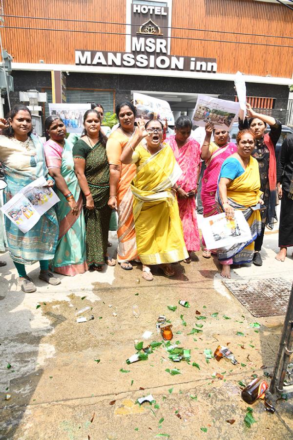Women Slams Pawan Kalyan and Chandrabab Spurious Liquor Racket14