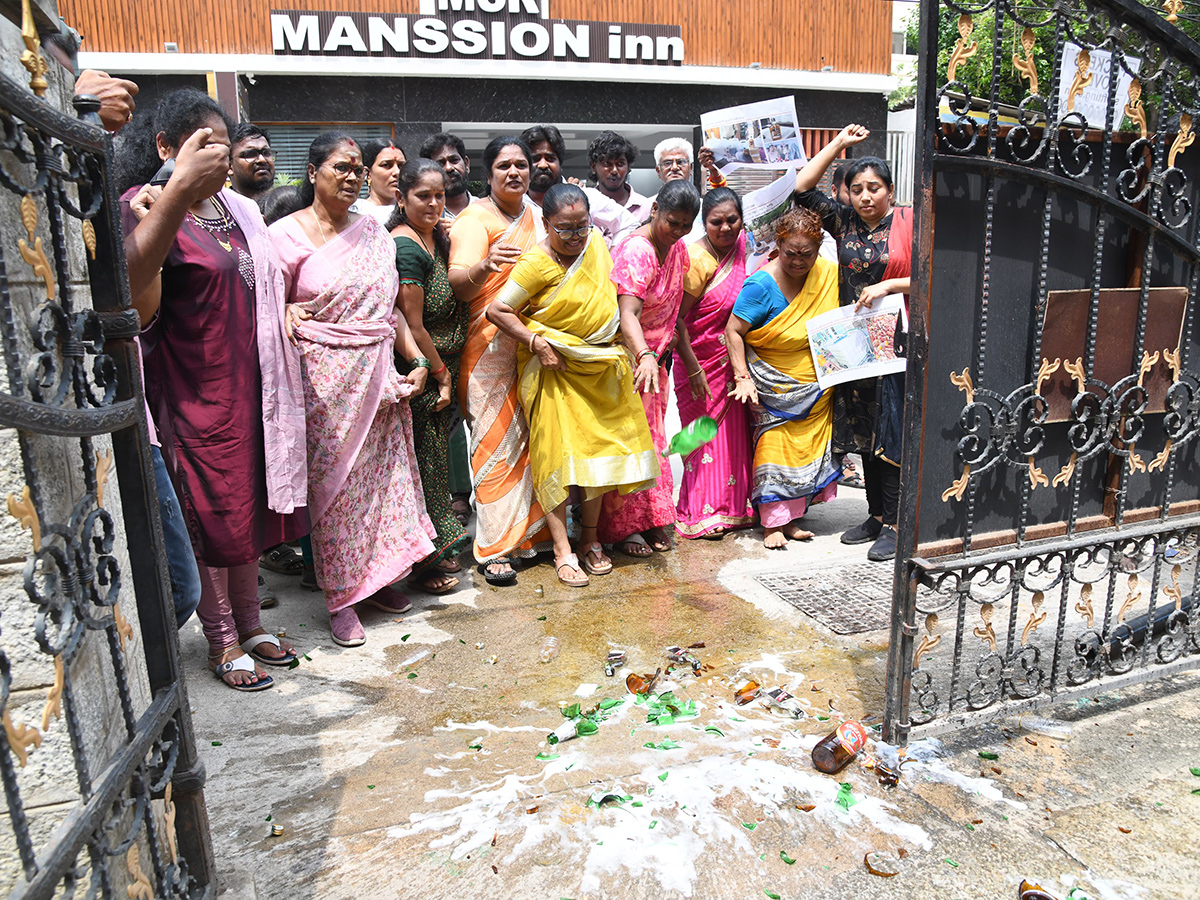 Women Slams Pawan Kalyan and Chandrabab Spurious Liquor Racket17