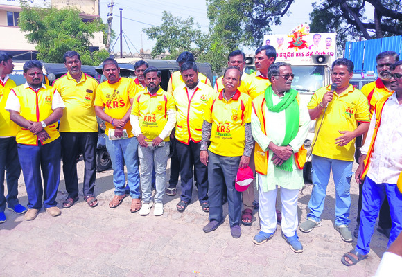 అనాథగా హంపీ ఉగ్ర నరసింహ విగ్రహం2