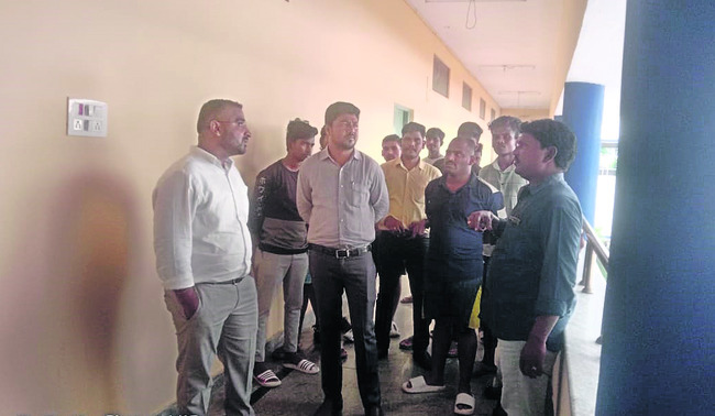 అంబేడ్కర్ హాస్టల్లో తనిఖీ3