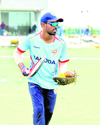 323 దరఖాస్తులు  1