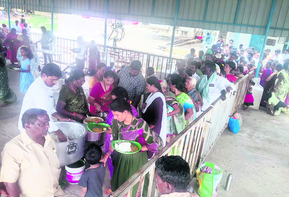 వైభవంగా నారసింహుడి నిత్యకల్యాణం1