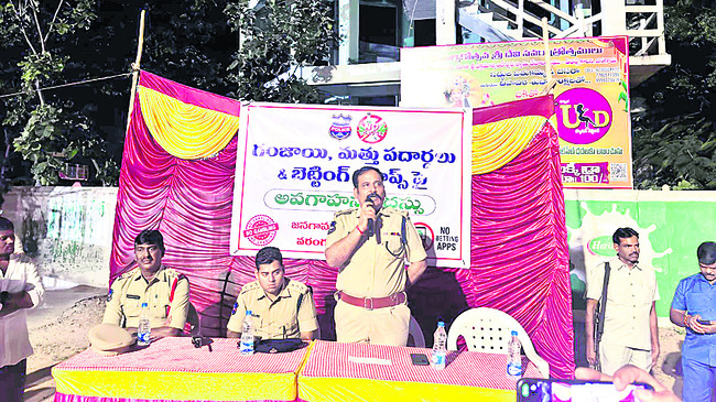 మత్తు పదార్థాలకు  దూరంగా ఉండాలి1