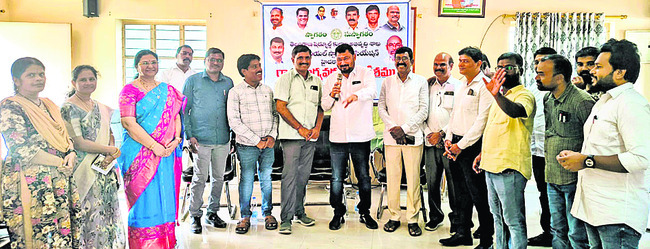 సంఘటిత పోరాటాలతోనే సమస్యలకు విముక్తి1