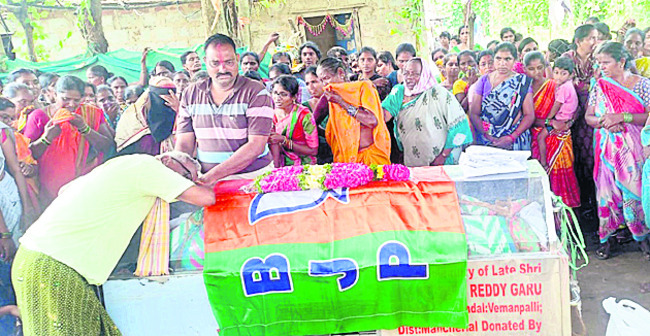 ● రాజకీయ కక్షలతో నిండుప్రాణం బలి ● జిల్లాలో కలకలం రేపిన1