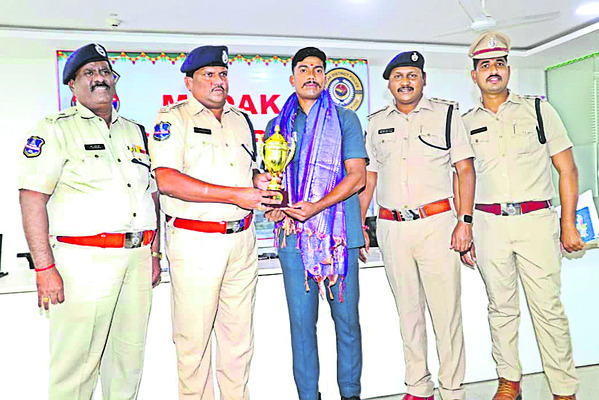 చాకరిమెట్లలో పూజలు 
3