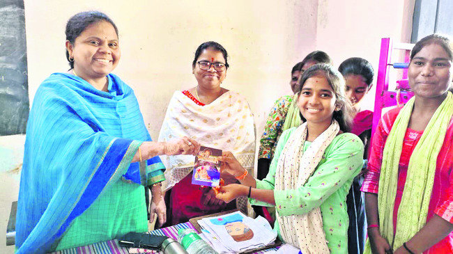 చదువుతోనే  ఉన్నత శిఖరాలకు..
1