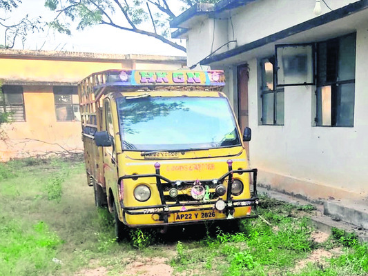 18 క్వింటాళ్ల రేషన్ బియ్యం పట్టివేత
1