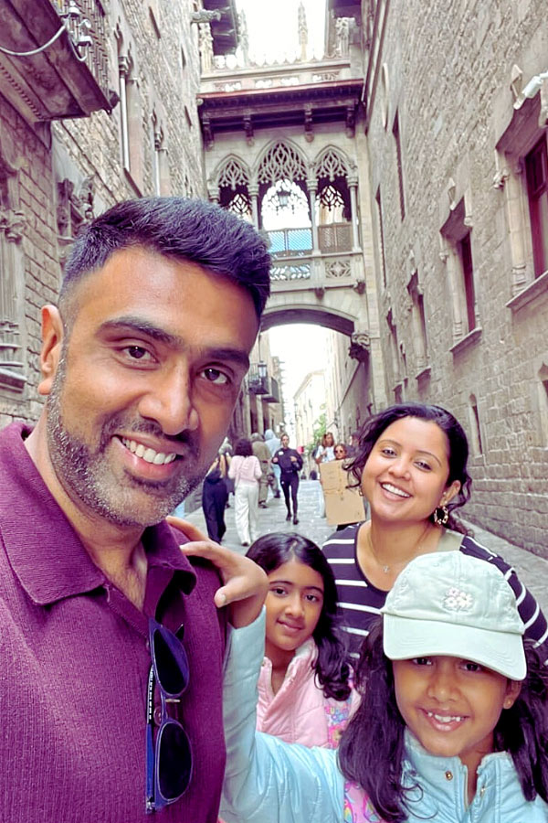 Ravichandran Ashwin enjoying The vacation with his family Photos6