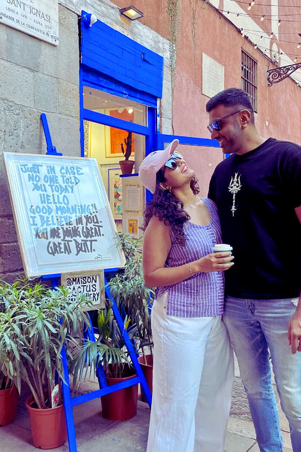 Ravichandran Ashwin enjoying The vacation with his family Photos7