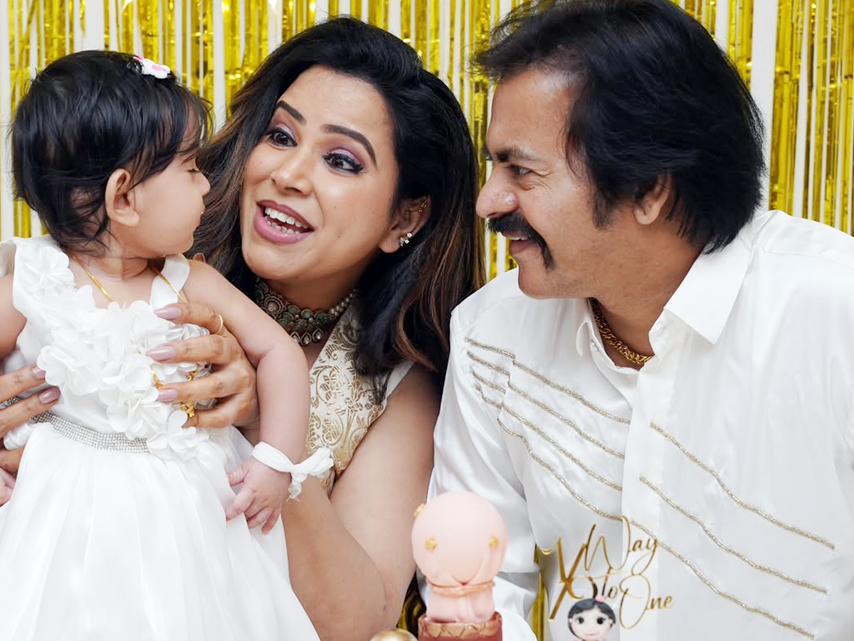 Comedian daughter 'half-year' birthday celebrations (photos)2