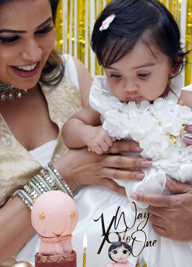 Comedian daughter 'half-year' birthday celebrations (photos)5