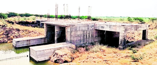 హామీలు ‘భద్రం’.. ప్రాజెక్టులు ఛిద్రం2