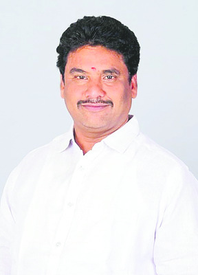అన్నీ భరించేది అన్నదాతలే..
1