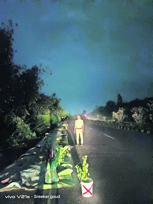 దారిపైనే ధాన్యం రాశులు 1