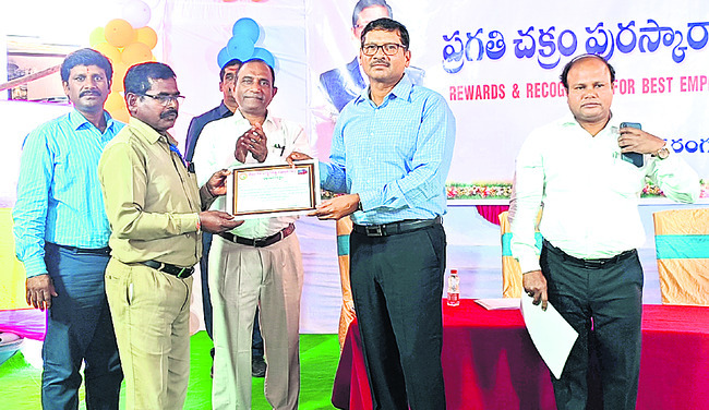 ఉద్యోగులు నైపుణ్యం పెంపొందించుకోవాలి1