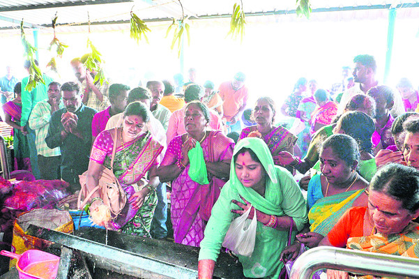 శ్రీకనక దుర్గమ్మతల్లికి విశేష పూజలు2