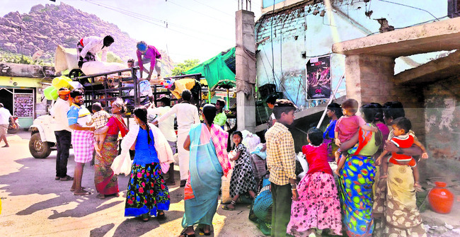 ముల్లె సర్దుకున్నాం.. వెళ్లిపోతున్నాం!1