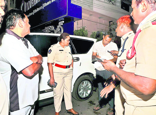 లాడ్జిలో అగ్నిప్రమాదం2