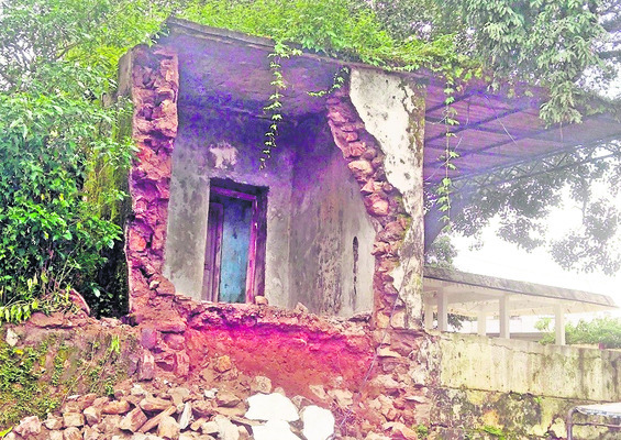 వర్షాలకు కూలిన కళామందిరం, కల్వర్టు2