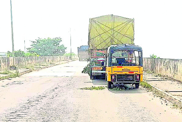 ప్రమాదానికి నిలయంగా ఆర్వోబీ1