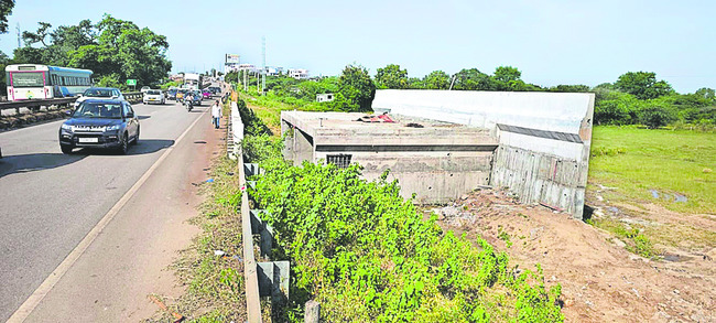 రక్తమోడుతున్న రహదారి..! 
1