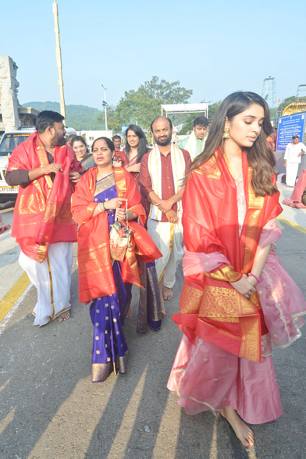 Actress Krithi Shetty Visited Tirumala Tirupati Temple Photos11
