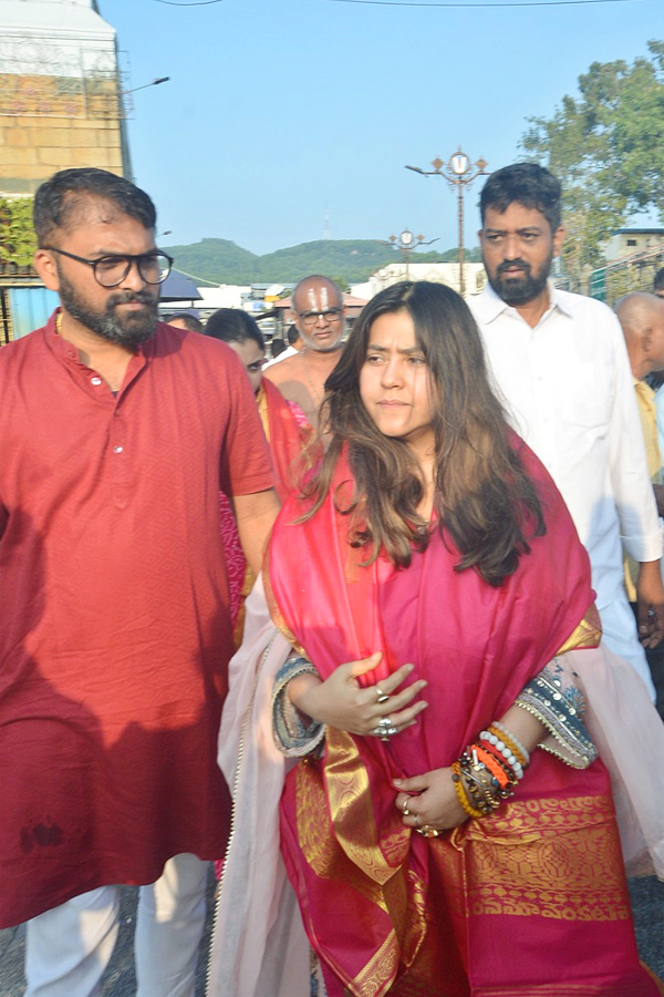 Actress Krithi Shetty Visited Tirumala Tirupati Temple Photos16
