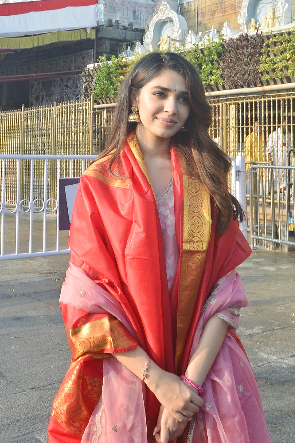 Actress Krithi Shetty Visited Tirumala Tirupati Temple Photos19