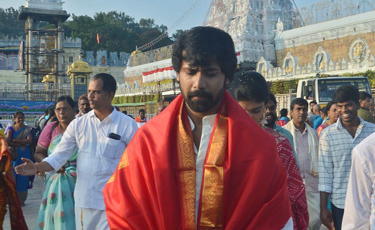 Jr NTR Brother In law Narne Nithin And His wife Lakshmi Shivani Visit Tirumala Photos11