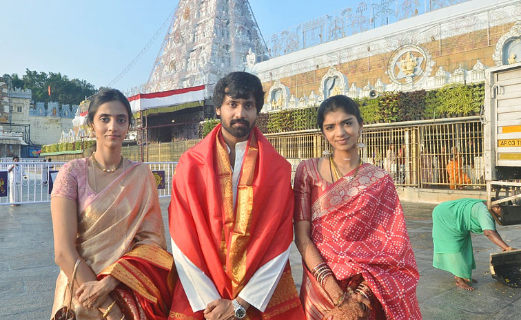 Jr NTR Brother In law Narne Nithin And His wife Lakshmi Shivani Visit Tirumala Photos5