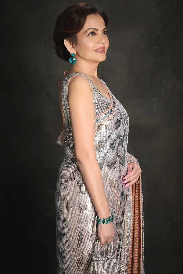 Nita Ambani looked Radiant At Manish Malhotras Diwali bash Photos 2